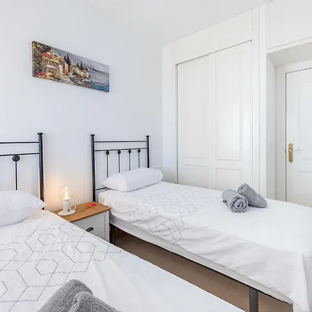 Beautiful 2 Bed Pacos Apartment